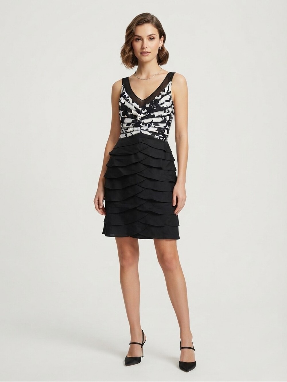 Sleeveless Black & White V-Neck Layered Ruffle Dress Size 4/6